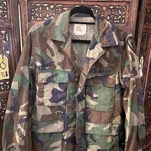 SELMA APPAREL US ARMY GREEN AND BROWN CAMOUFLAGE COMBAT MILITARY JACKET SMALL